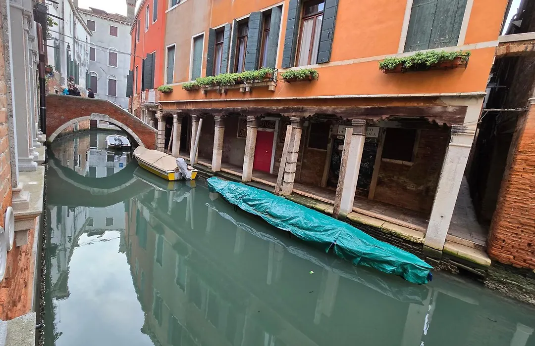 Cozy Studio With Canal View-1
